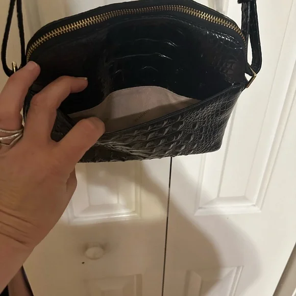 Brahmin crossbody in excellent condition! - Picture 3 of 7